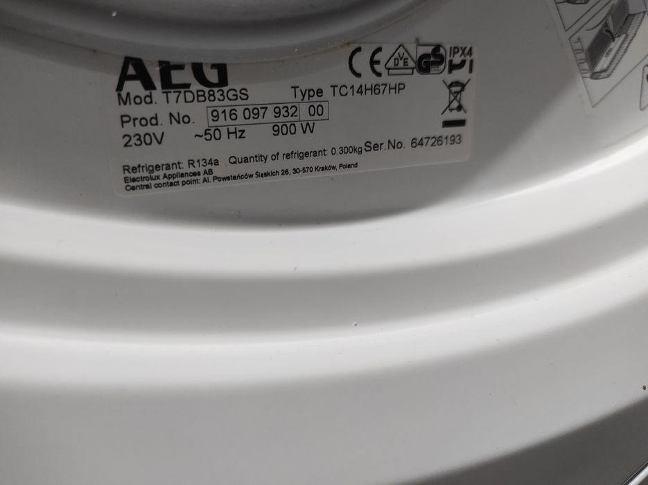 Стиральная сушильная машина AEG.