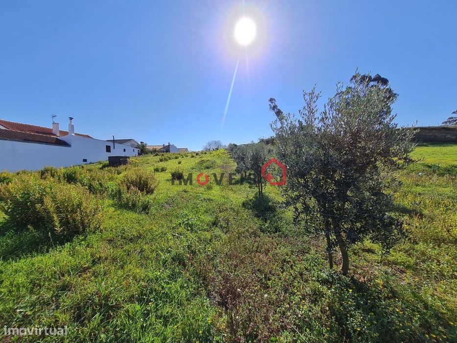 Terreno com uma área total de 3.600 m2, para construção.