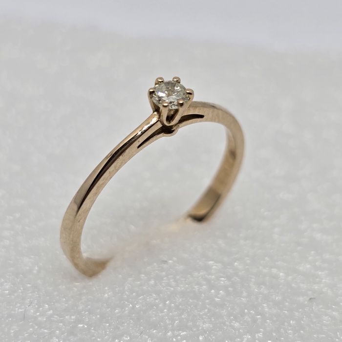 Золота каблучка з діамантом. Кольцо с бриллиантом, помолвочное