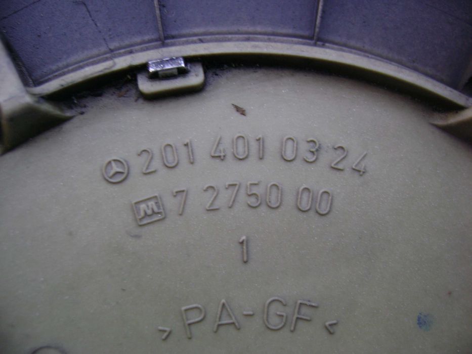 Kołpaki oryginalne 15 mercedes  bardzo ładne w 124