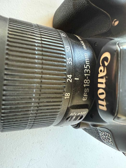 2 Items Canon 70D DLSR - Objectiva EFS 18-135mm