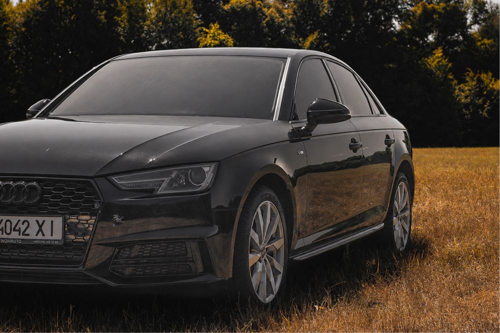Audi A4 2018 VIN WAUKMAF47JN013150 фото оголошення 2 з 17