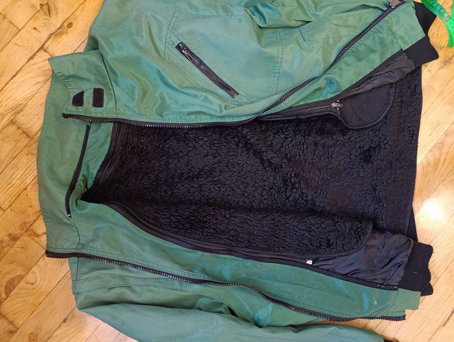 Продаються робочі куртки.