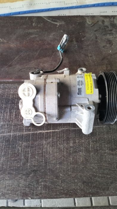 Kompresor sprężarka klimatyzacji Opel Insignia