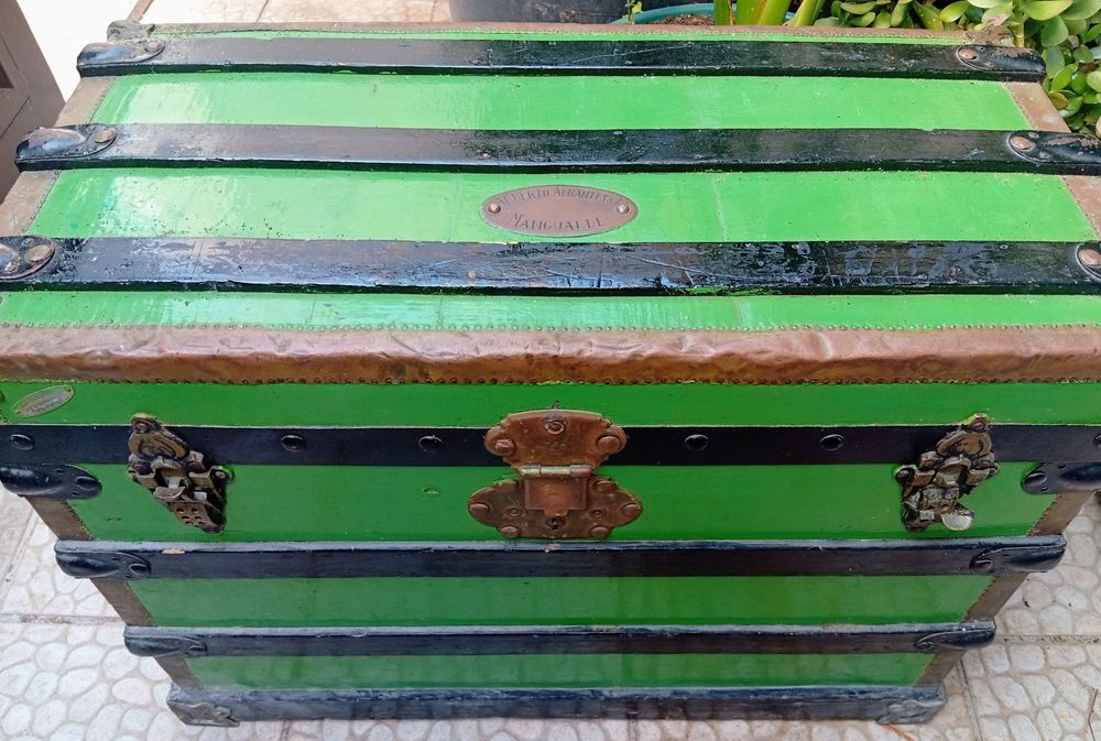 Vendo baú/ arca antigo verde