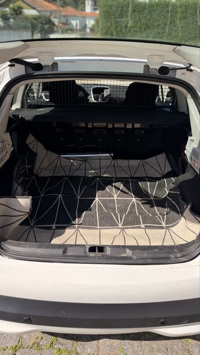 Peugeot 207 1.4 HDI troco por carro 5 lugares