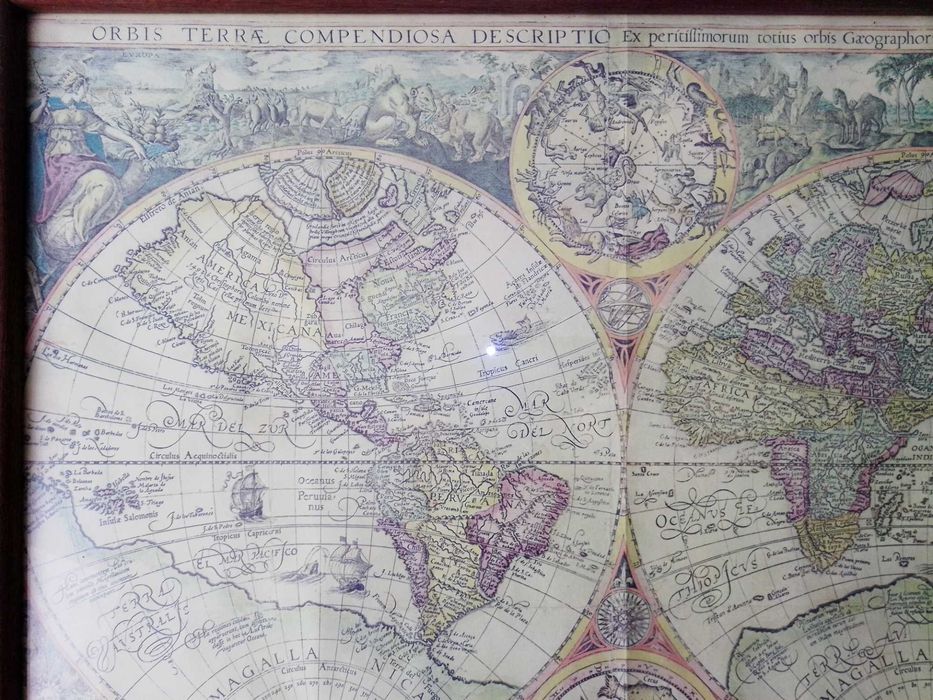 quadro mapa mundo antigo acho que é em latin