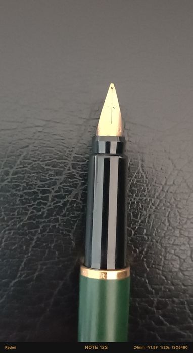 Caneta Parker Rialto Verde com Folheados em ouro