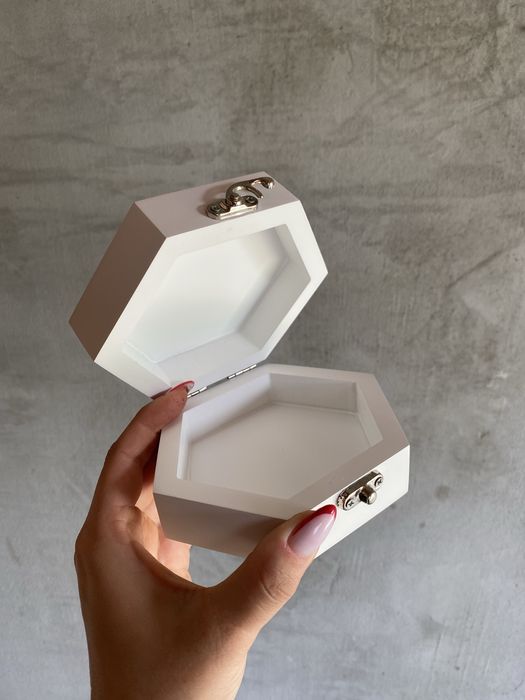 Скринька для обручок