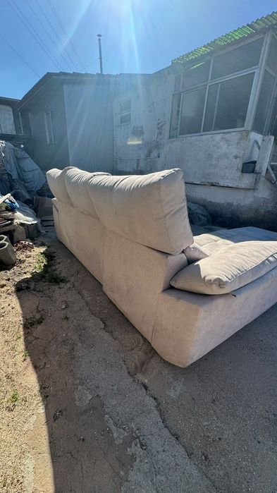 Sofá Chaiselongue Canto em Tecido Bege / Cinza Claro (Com Assentos Extensíveis)