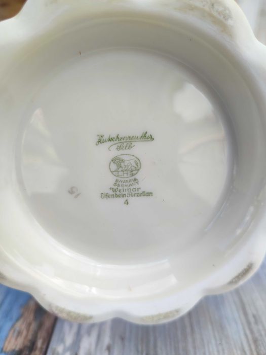 Porcelanowy dzbanek Hutschenreuther - Ecru motyw rózy -