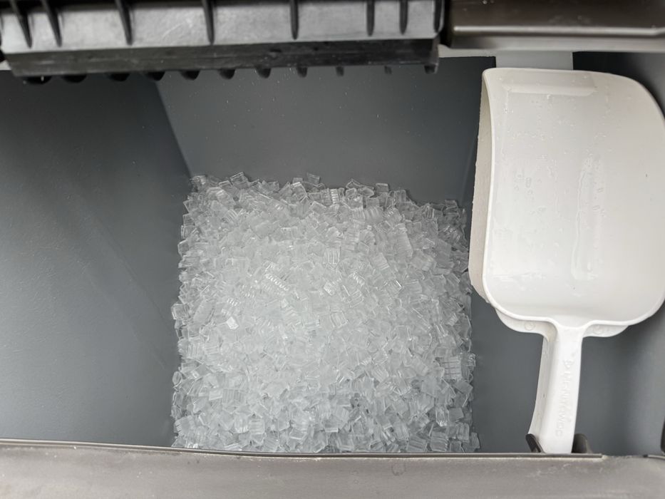 Льодогенератор Manitowoc 250 кілограм на добу кубикового льоду