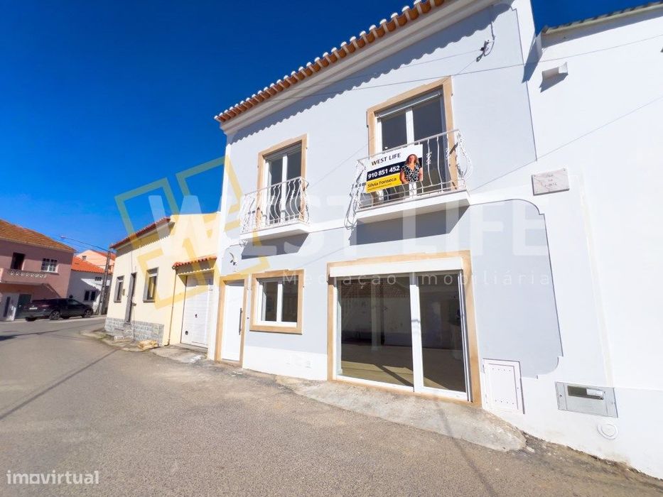 Moradia T2 totalmente remodelada com VISTA MAR a 4 minutos da praia...