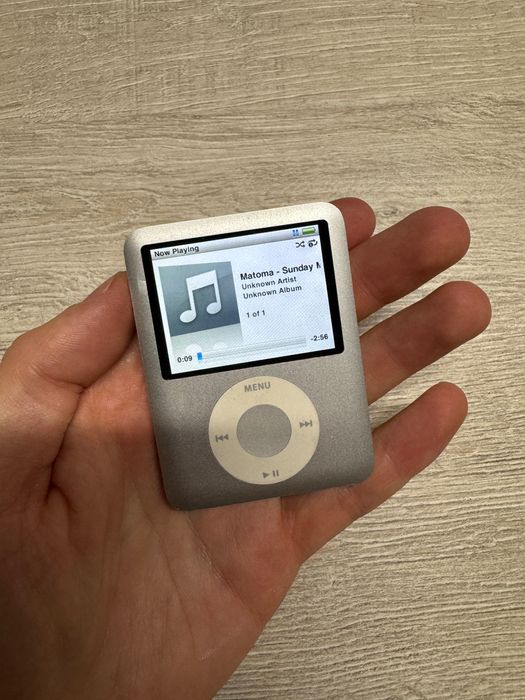 Apple iPod Nano 3rd Gen 4GB mp3 плеєр
