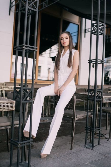 Крутий жіночій костюм