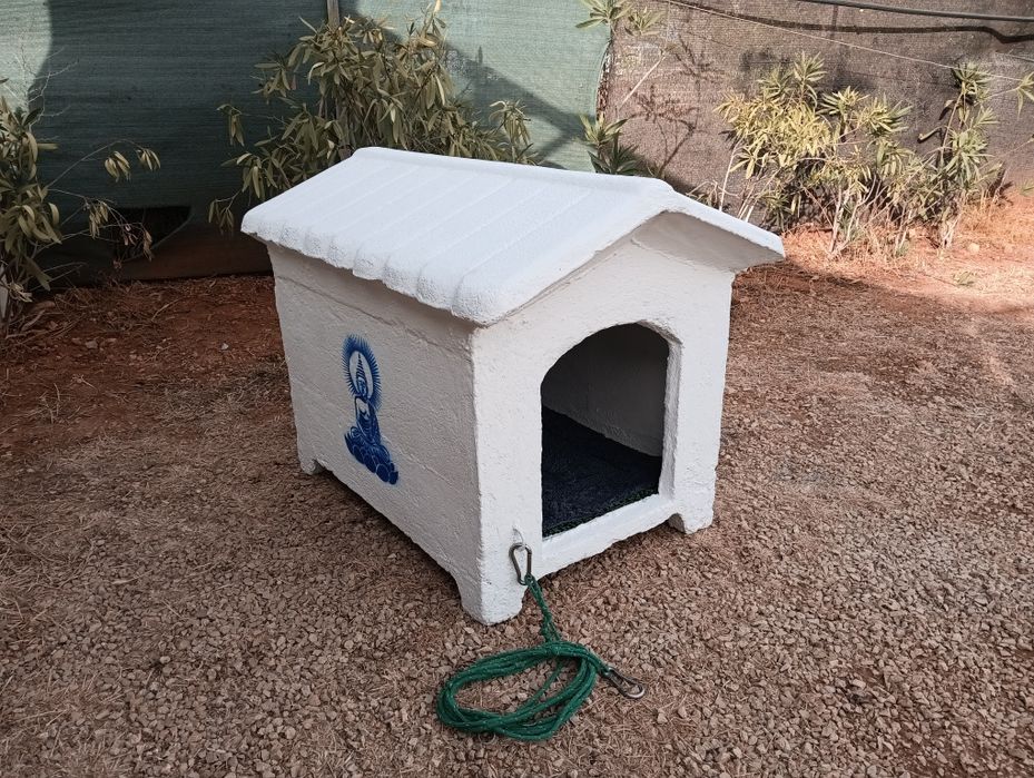 Casota de cimento para cão médio, restaurada, como nova