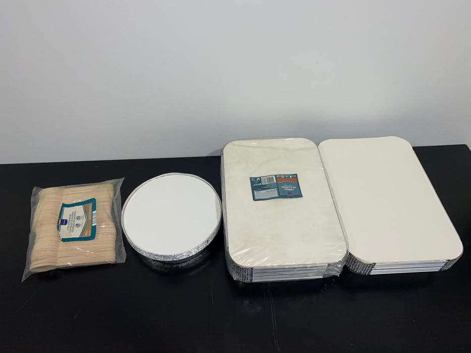 Vende se 3. Buffet completo, com louças, caçarolas, supera elétrica.