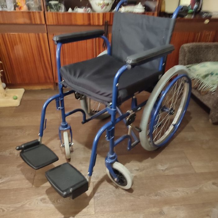 Коляска инвалида , новая .