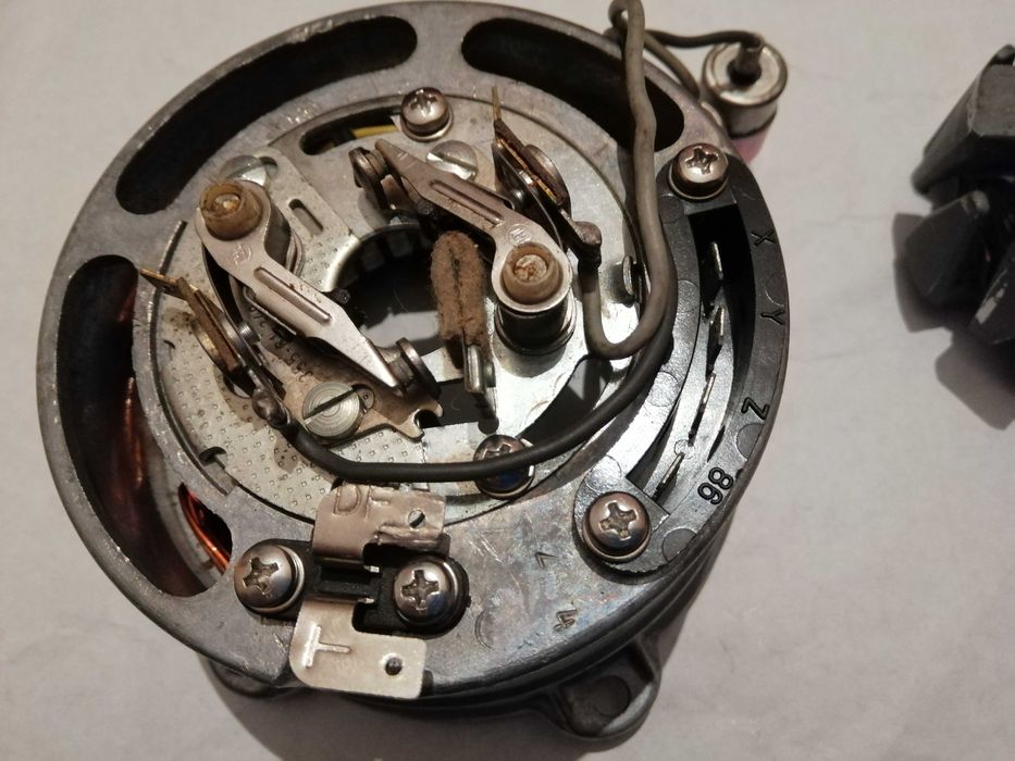 №60.ХОРОШИЙ-Генератор 12 вольт ЯВА/JAWA 638 Made in Czechoslovakia.