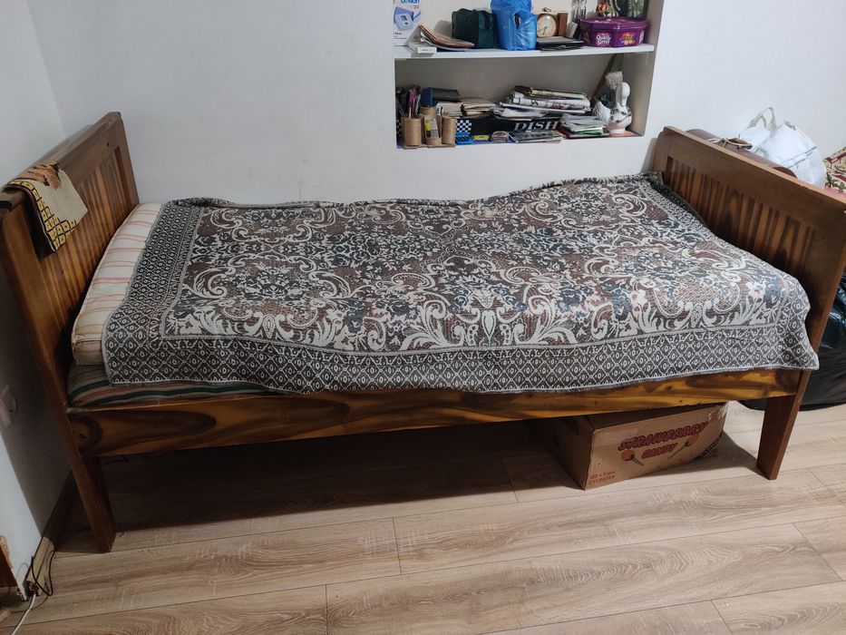 Ліжко дерев'яне .