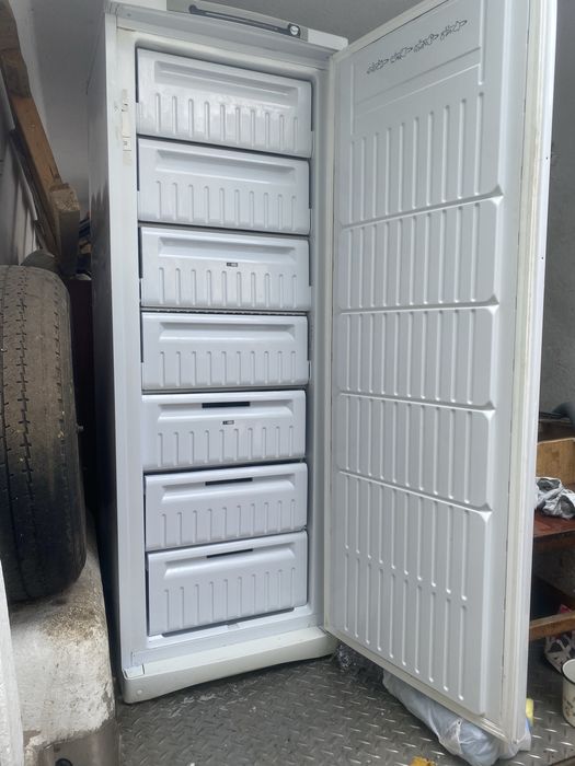 Морозильна камера Indesit