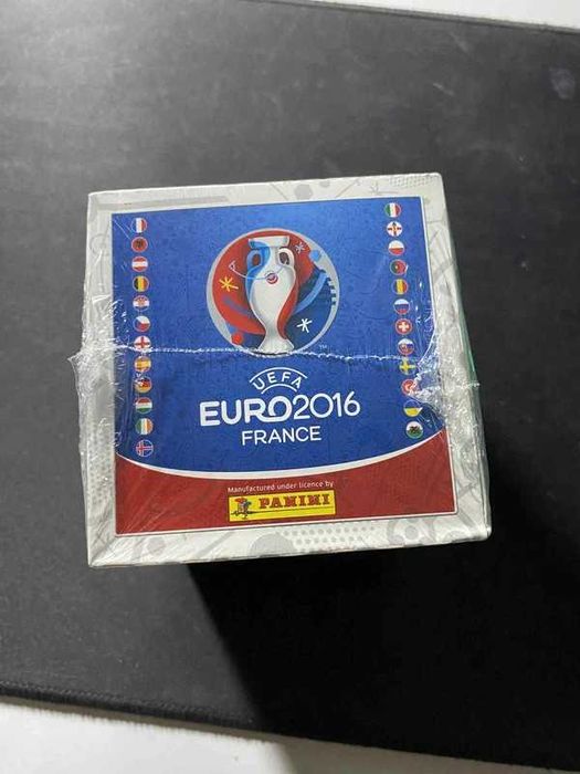 Box z naklejkami panini Euro 2016
