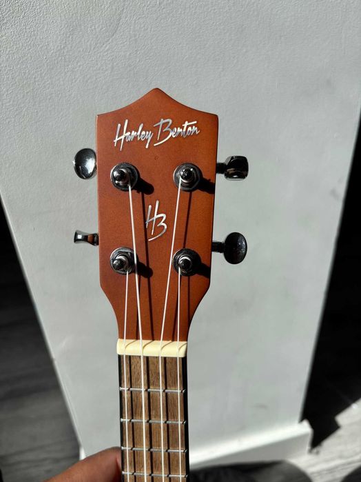 Ukulele Harley Benton UK-11C Soprano + Capa + Caixa Original