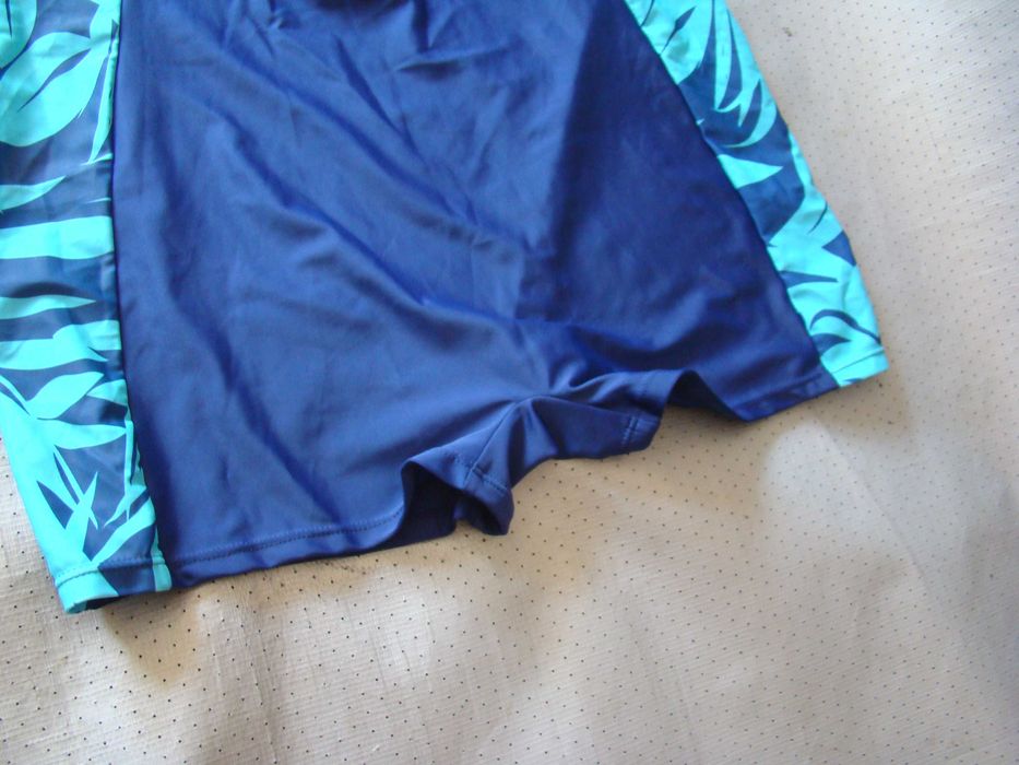 Гидрокостюмный рашгард для девочек . UPF-50+ . размер - L/XL . Оригинал !