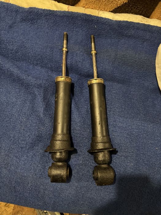 Оригінальні задні стійки KYB (Japan) Toyota Avensis T25