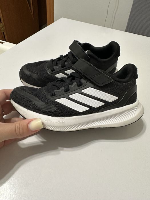 Кросівки adidas 30