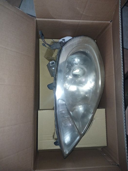 Оригінальні фари vivaro traffic  2007-2014 з лінзами лампами і блоками