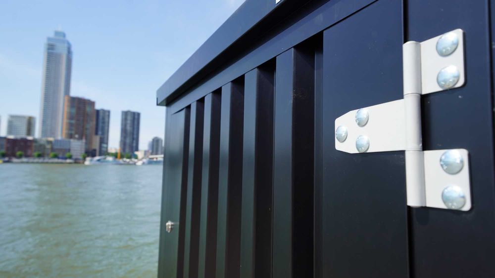 Abrigo de Jardim: Novo e Completo - Chão, Prateleiras, Rampa