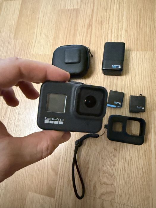 GoPro HERO 8 Black + 2 аккумулятора + зарядка + полный комплект