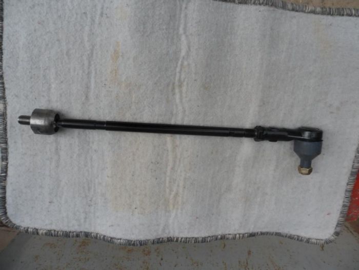 Продам на Фольксваген новую рулёвую тягу с наконечником.