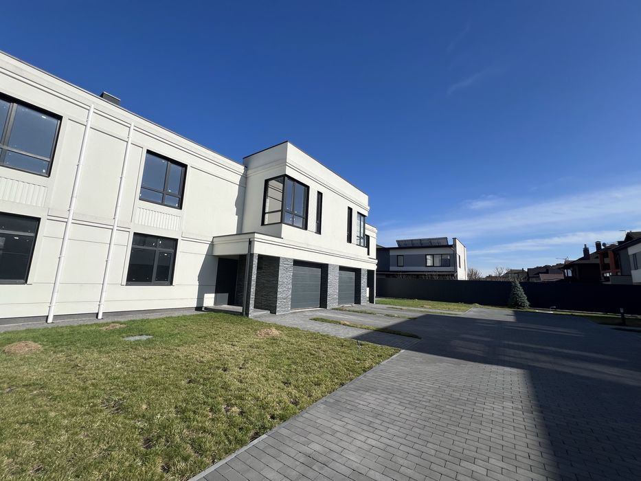 Таунхаус 158м2 з гаражем та ділянкою 2,4 сотки у Чабанах!