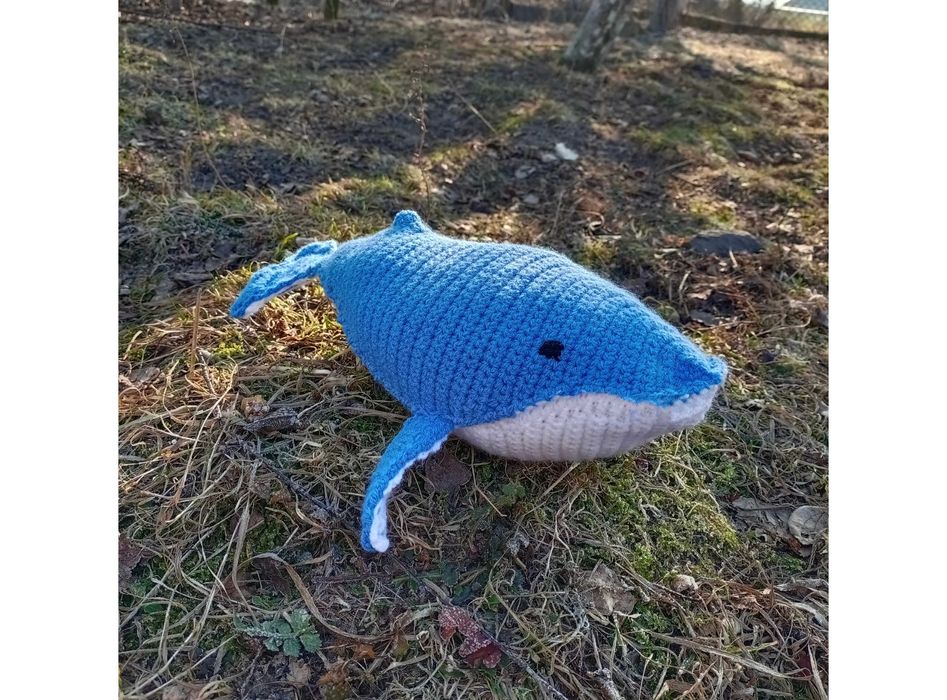 Handmade в'язана іграшка горбатий кит