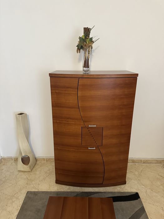 Movel bar modernopara sala. Com espaco para bebidas deitadas ou em pe.