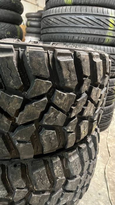 Пара гуми 305/60/18