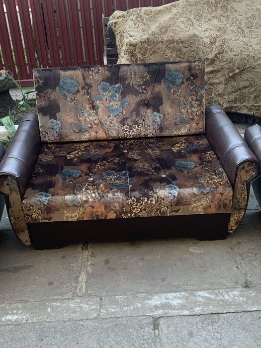 Диван розкладний і два крісла