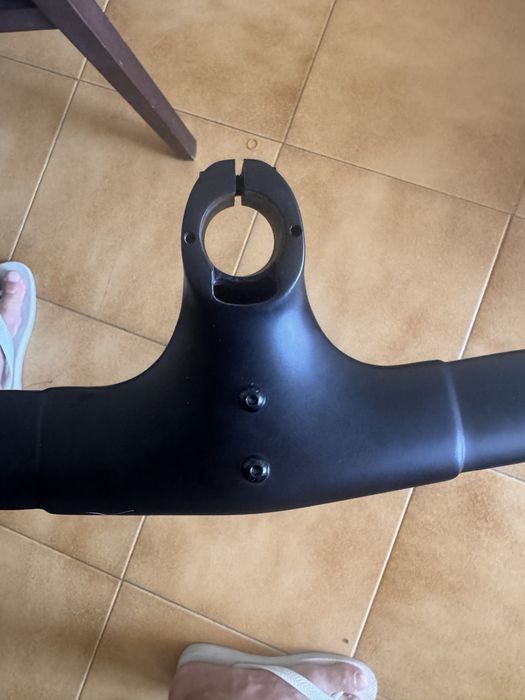 Guiador Integrado Aero em Carbono