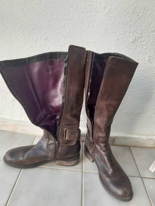 Botas de cano alto em pele