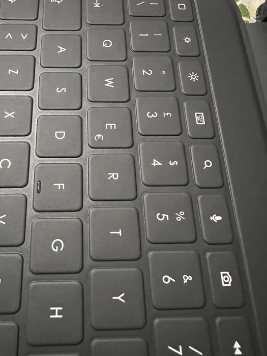 Na studencką kieszeń LOGITECH RUGGED FOLIO – ETUI Z KLAWIATURĄ DO iPad-a 9 gen. 8, 7