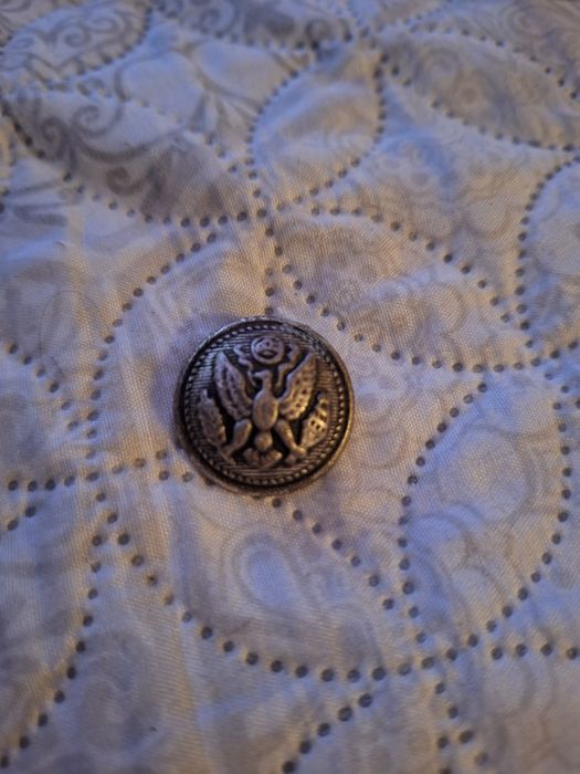 Stary guzik od munduru