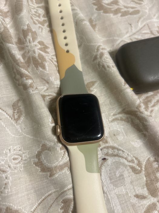 Apple watch SE 40mm.