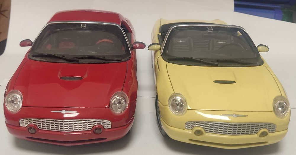 Maisto thunderbird skala 1:18 dwa autka