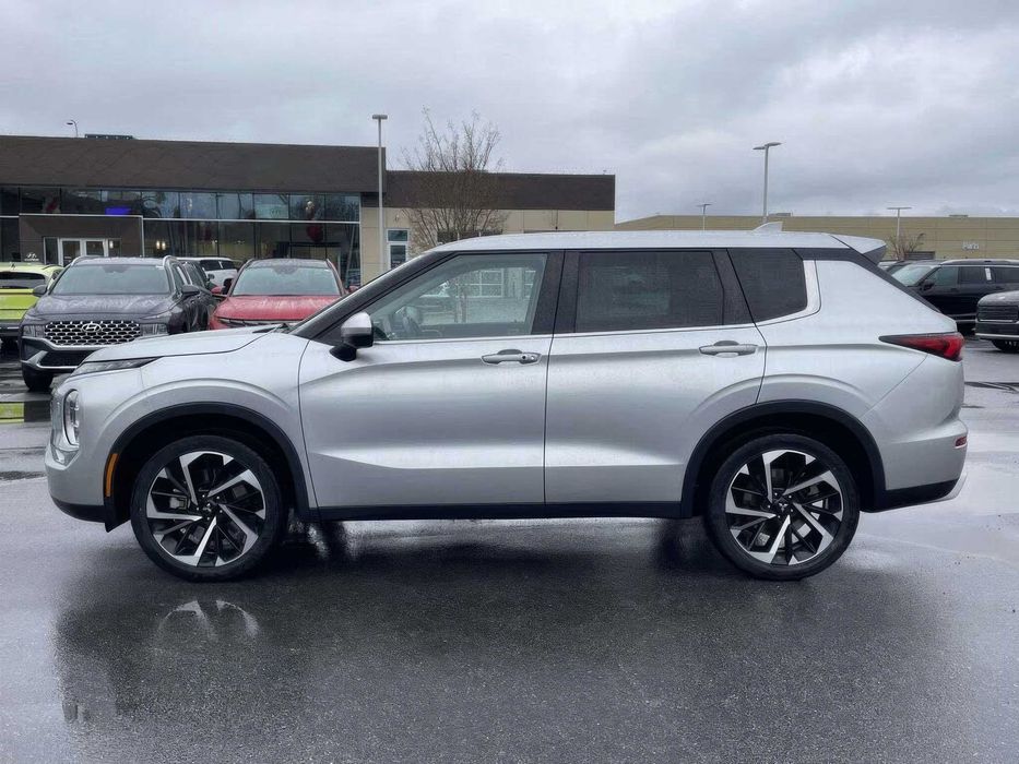 Mitsubishi Outlander Black Edition S-AWC      2023