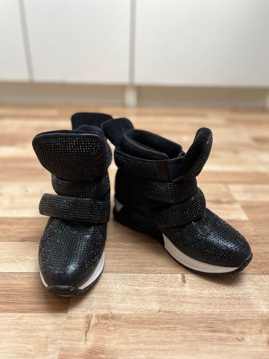 Buty na koturnie