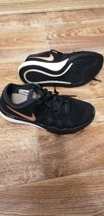 Продам Жіночі кросівки Nike