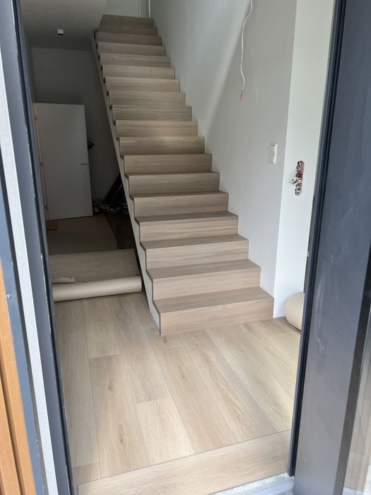 Schody drewniane balustrady producent