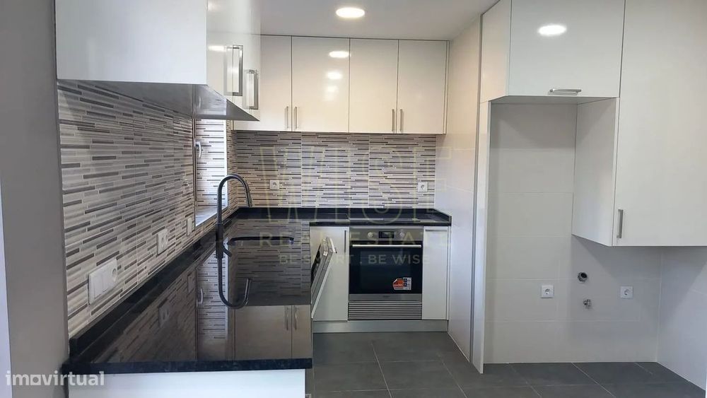 Apartamento T2 com garagem em Santa Clara